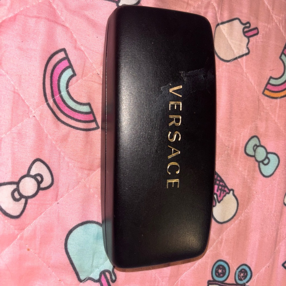 Versace glasses for mans comes in the case with the bag and inside the glasses